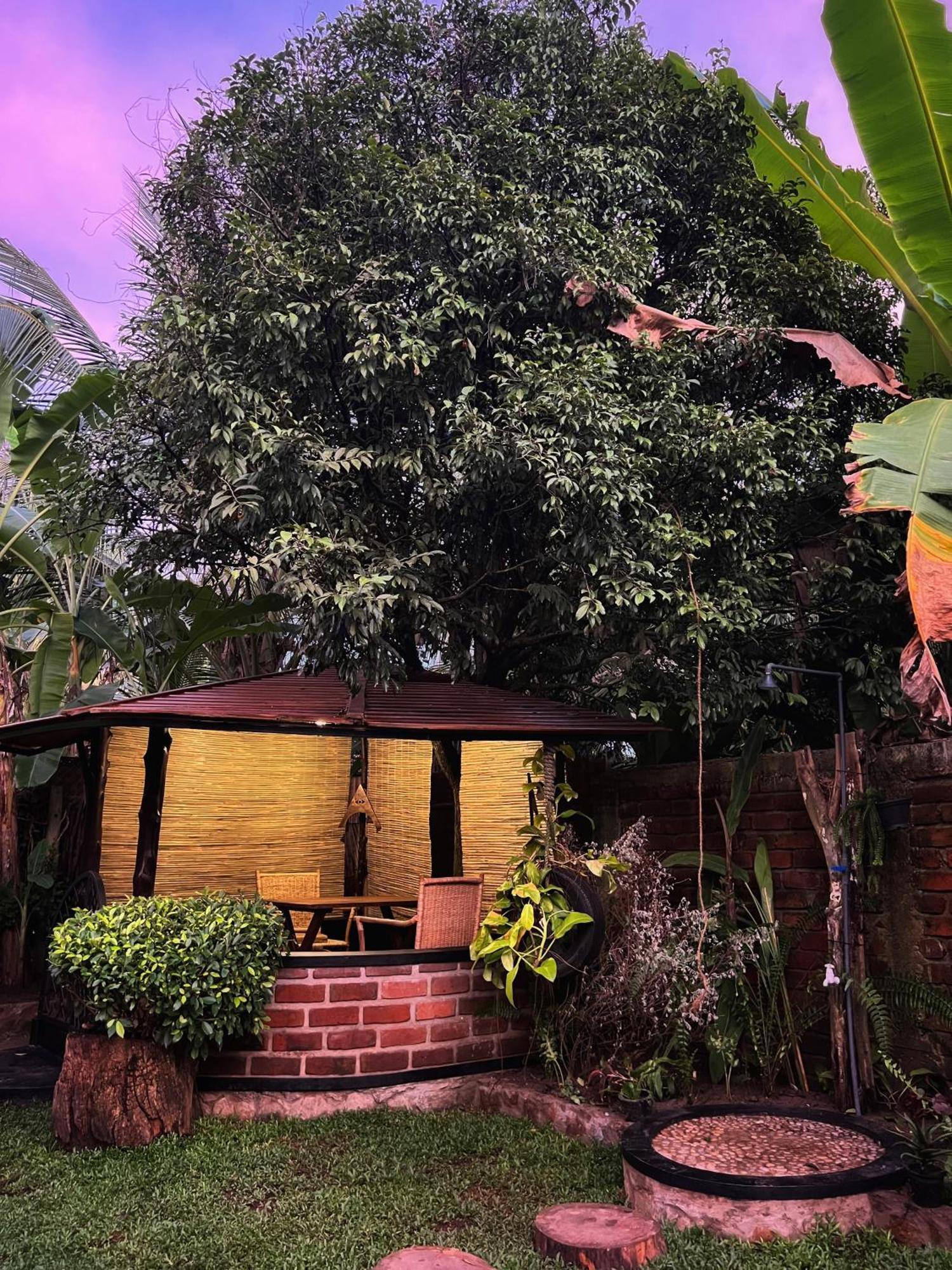 Igabara Hobbit House Hotell Tangalle Eksteriør bilde