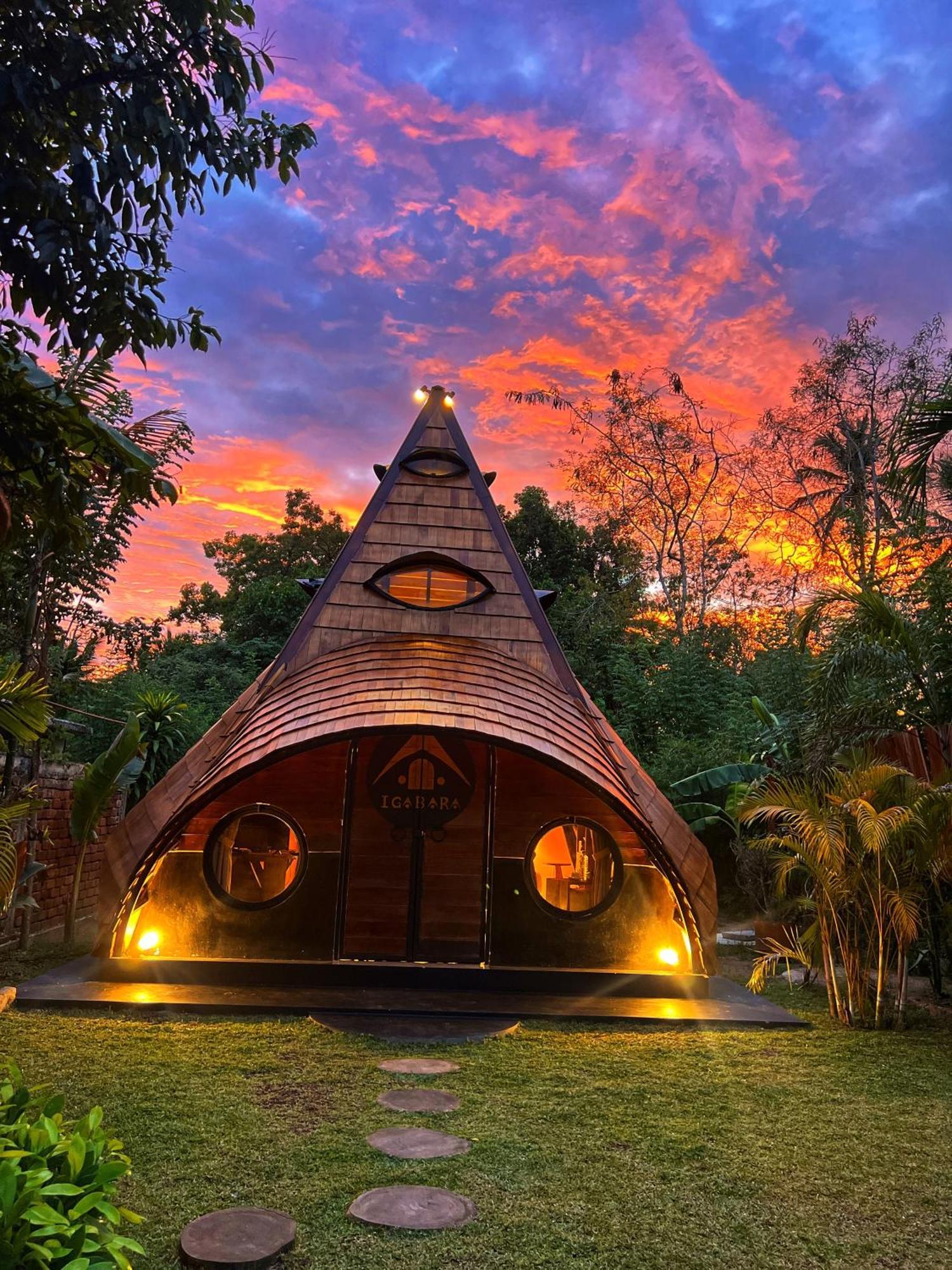 Igabara Hobbit House Hotell Tangalle Eksteriør bilde